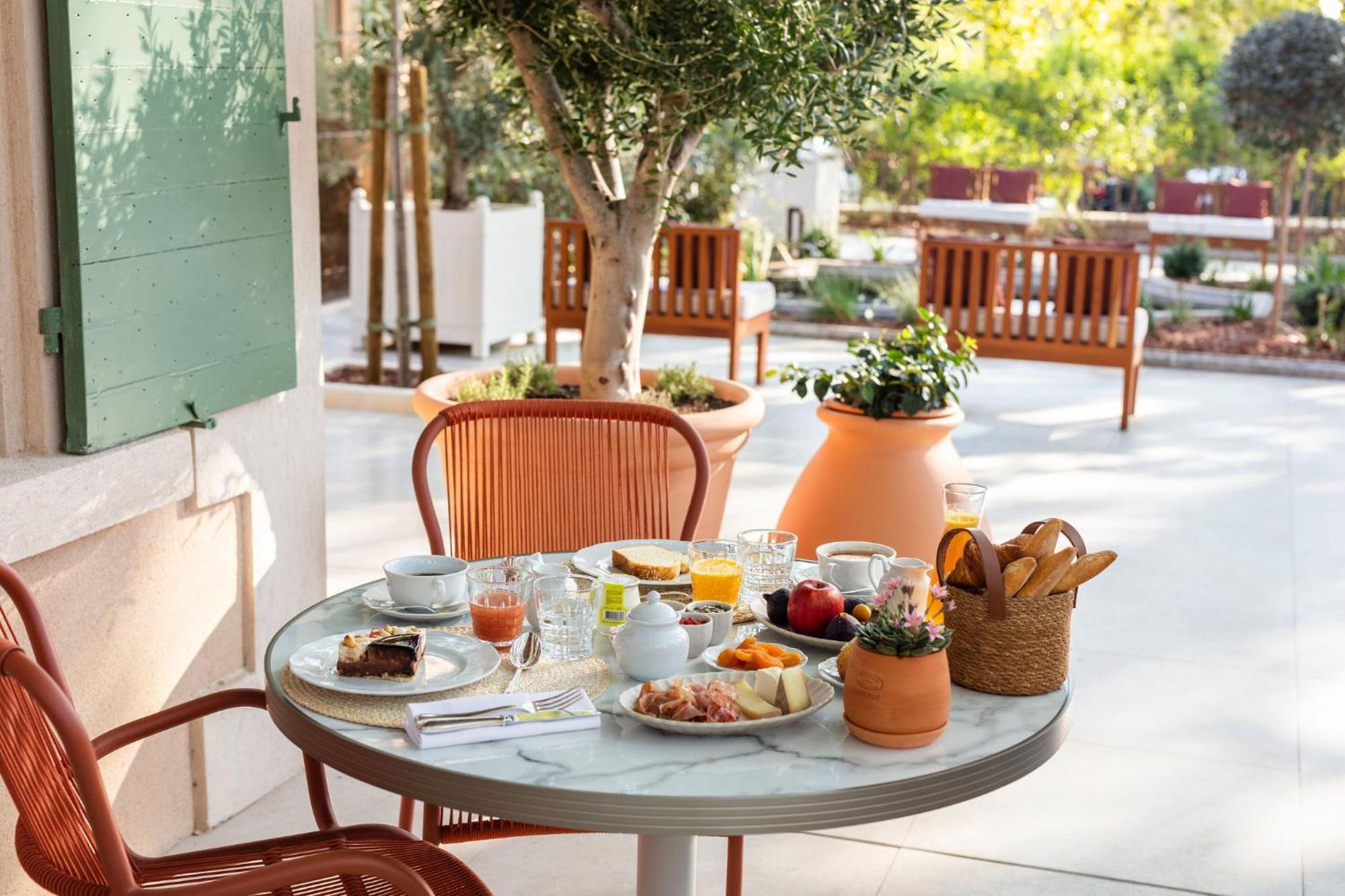 Hotel Et Restaurant La Bastide Bourrelly - Mathias Dandine Cabries Exterior photo
